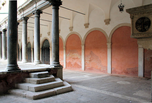 Santo Stefano cloister